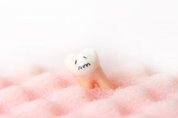 口腔ケアのススメ・・・１２　Q:歯周病はいつごろからおこりますか？ イメージ
